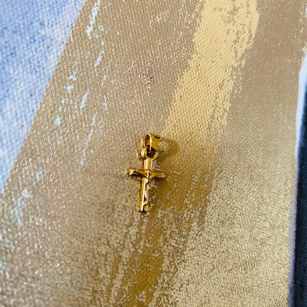 Cross pendant